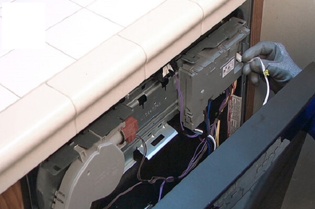 Máy rửa bát không vào điện có thể do dây nguồn đã bị đứt